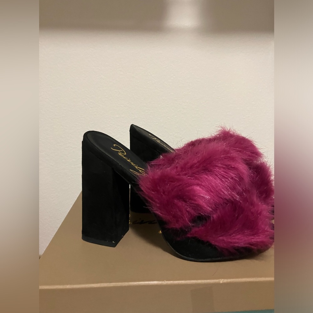 Privileged by jc dossier mules. Kilowatt. Color-pink/black size-9 new